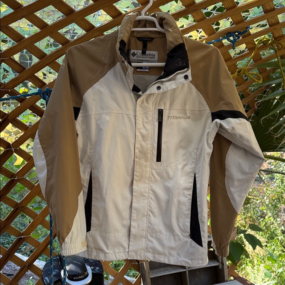 Columbia Men's Performance Jacket - White and Tan.